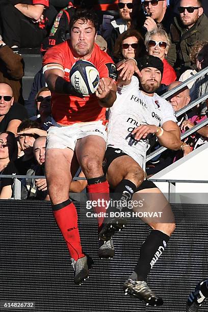 Toulon's French prop Florian Fresia fights for the ball with Saracens' Jackson Wray during the European Champions Cup rugby union match between...