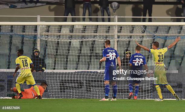 Hugo Campagnaro of Pescara Calcio not framed scores the goal 1-1 during the Serie A match between Pescara Calcio and UC Sampdoria at Adriatico...