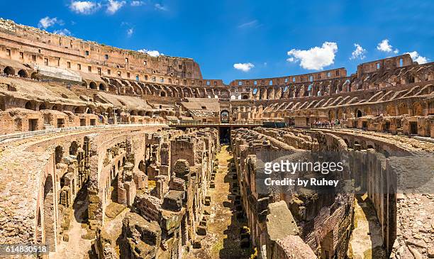 roman colosseum panorama - coliseo romano fotografías e imágenes de stock