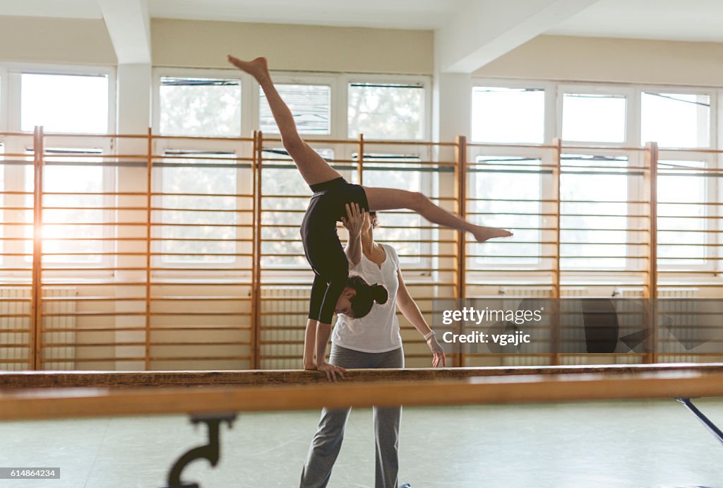 Ginástica menina praticar