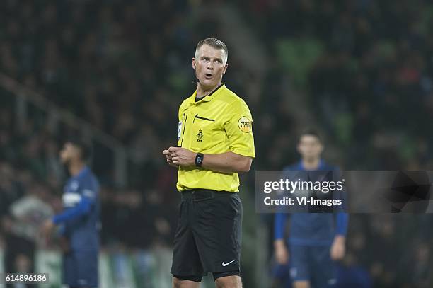 Heerenveen, scheidsrechter Richard Liesveld,during the Dutch Eredivisie match between FC Groningen and SC Heerenveen at Euroborg on October 15, 2016...