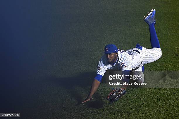 Dexter Fowler of the Chicago Cubs catches a fly ball in the third inning against the Los Angeles Dodgers during game one of the National League...