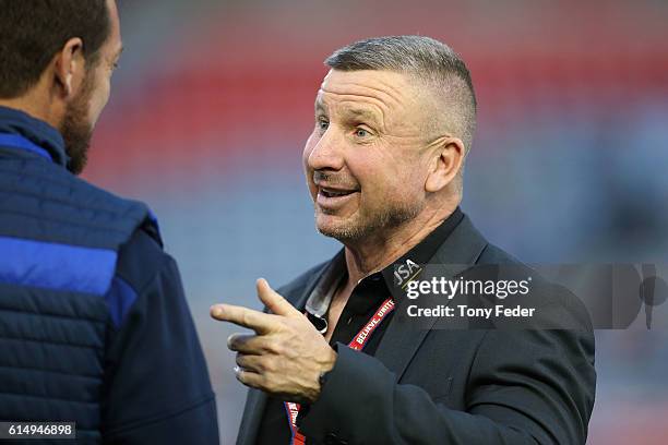 Mark Jones coach of the Jets during the round two A-League match between the Newcastle Jets and the Brisbane Roar at Hunter Stadium on October 16,...