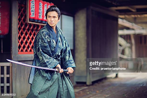 un samouraï - arts martiaux photos et images de collection