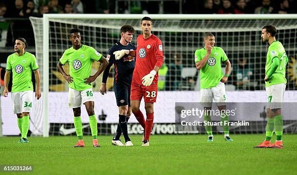 Players of Wolfsburg look dejected after the Bundesliga match between VfL Wolfsburg and RB Leipzig at Volkswagen Arena on October 16, 2016 in...