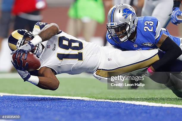 Kenny Britt of the Los Angeles Rams stretches out over the goal line for at touchdown against the defense of Darius Slay of the Detroit Lions during...