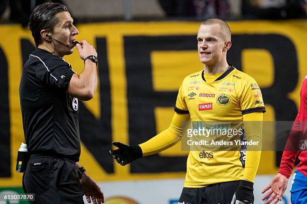 Daniel Gustavsson of IF Elfsborg reacts to the referee Bojan Pandzic during the Allsvenskan match between IF Elfsborg and Helsingborgs IF at Boras...