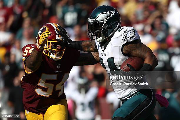 Running back Ryan Mathews of the Philadelphia Eagles carries the ball against inside linebacker Mason Foster of the Washington Redskins in the third...