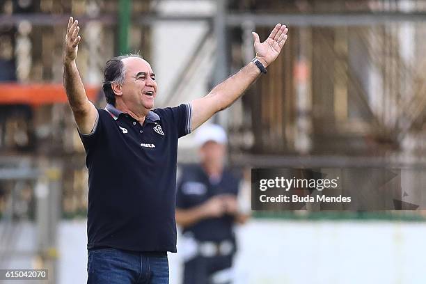 Head coach Marcelo Oliveira of Atletico Mineiro gestures during a match between Botafogo and Atletico Mineiro as part of Brasileirao Series A 2016 at...