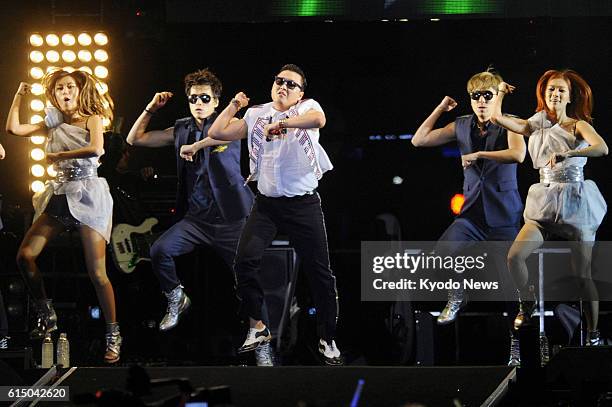 Poison Korean Rapper 1,154 Psy (Rapper) Stock Photos, High-Res Pictures, and Images - Getty ...