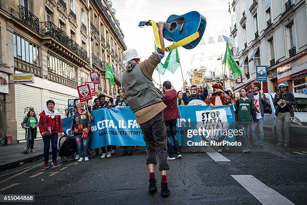 Arrival of the demonstration to the Place de la Républiuqe in a good spirit, in Paris, France, on October 15, 2016. Thousands of persons gather to...