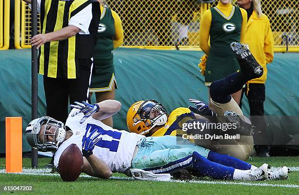 Cole Beasley of the Dallas Cowboys scores a first quarter touchdown past Micah Hyde of the Green Bay Packers at Lambeau Field on October 16, 2016 in...