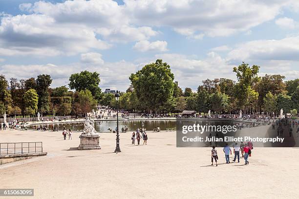 jardin des tuileries in paris, france. - formal garden stock photos et images de collection