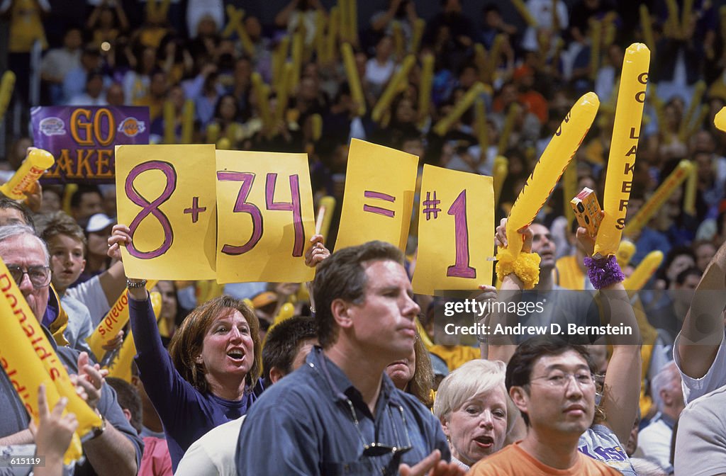 Laker fans relay a message to Bryant and O'Neal