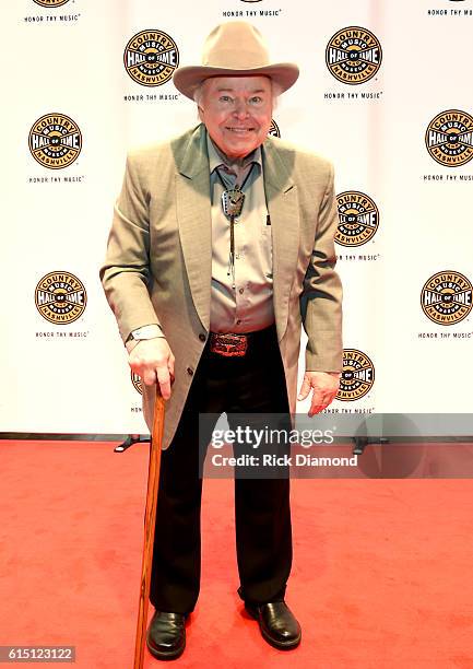 Roy Clark arrives at The 2016 Medallion Ceremony at the Country Music Hall of Fame and Museum on October 16, 2016 in Nashville, Tennessee.