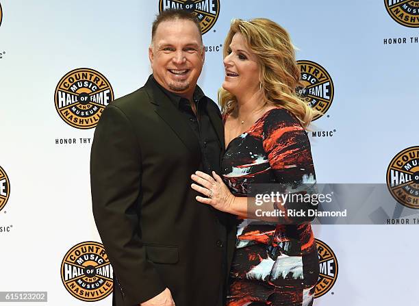 Garth Brooks and Trisha Yearwood attend The 2016 Medallion Ceremony at the Country Music Hall of Fame and Museum on October 16, 2016 in Nashville,...