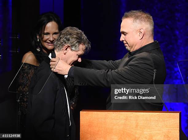 Garth Brooks honors Randy Travis with medallion during the 2016 Medallion Ceremony at Country Music Hall of Fame and Museum on October 16, 2016 in...