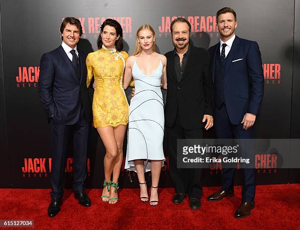 Tom Cruise, Cobie Smulders, Danika Yarosh, Edward Zwick and Patrick Heusinger attend the fan screening of the Paramount Pictures title "Jack Reacher:...