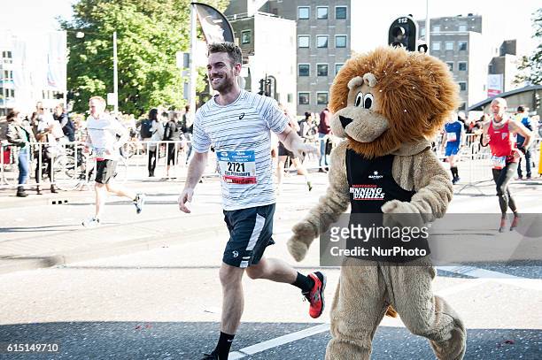 People ran this sunny morning in Amsterdam on October 16, 2016 during the The 41st edition of the TCS Amsterdam Marathon. Alongside the track they...