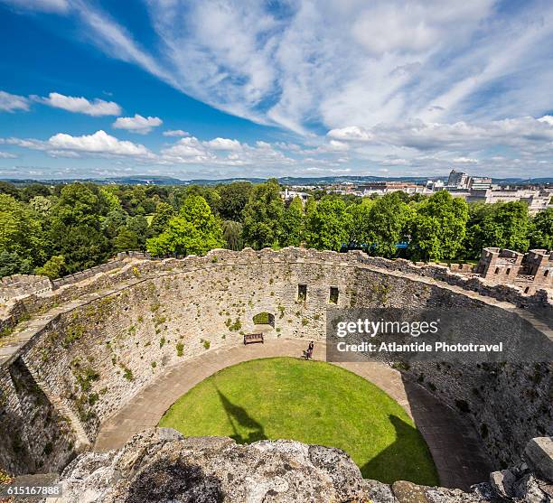 cardiff city centre, cardiff castle, view from the tower of norman keep - cardiff galles fotografías e imágenes de stock