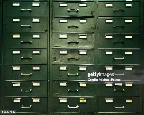 file cabinet drawers - filing cabinet photos et images de collection