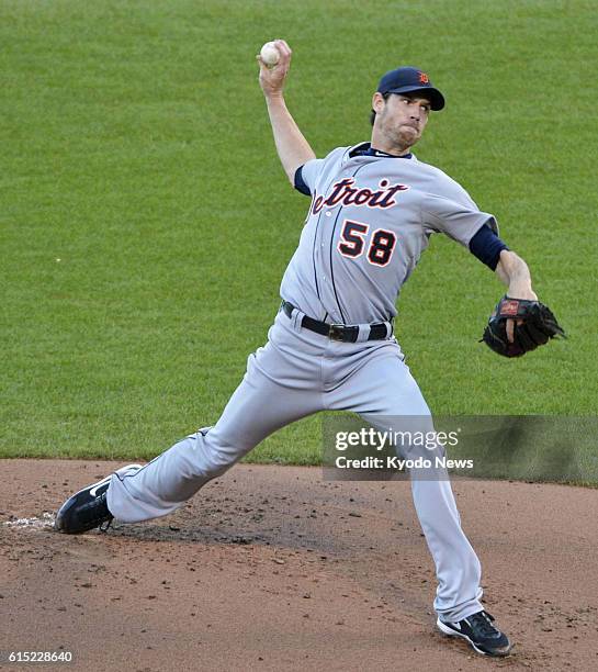 United States - Detroit Tigers starter Doug Fister pitches during Game 2 of the major league World Series against the San Francisco Giants at AT&T...