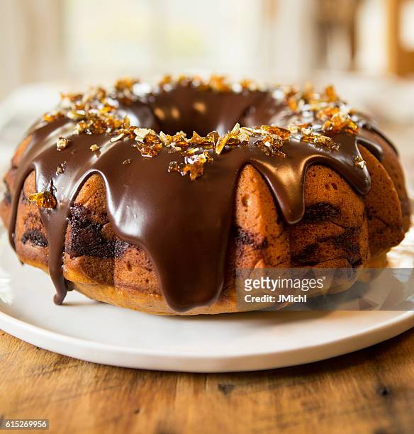pumpkin spice bundt cake - tulbandcake stockfoto's en -beelden