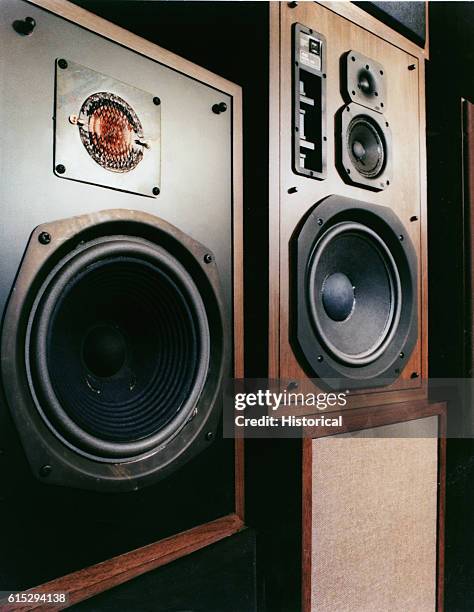 Stereo Speakers Used to Show Use of Ferrofluid