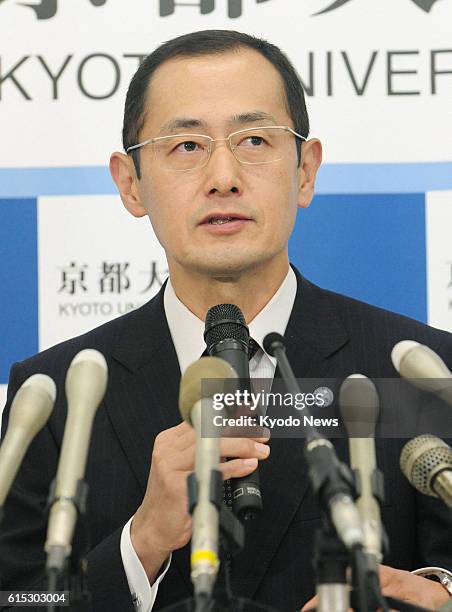 Japan - Stem cell researcher Shinya Yamanaka, joint winner of the 2012 Nobel Prize in medicine, speaks in Kyoto on Oct. 30, 2012. The Kyoto...