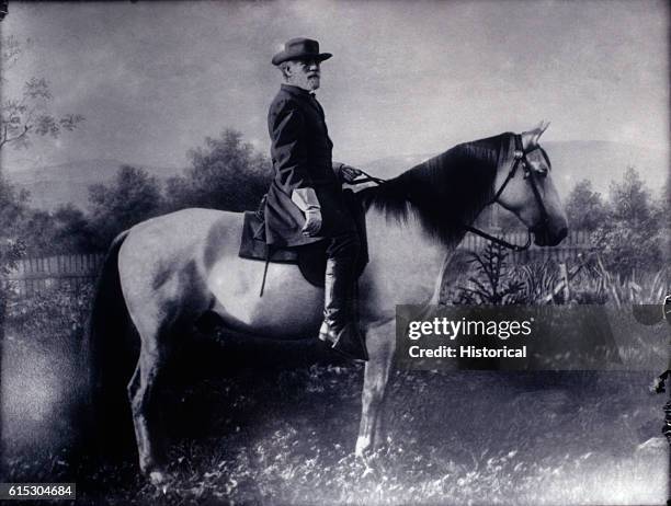 General Robert E. Lee poses atop his horse, Traveler, after the end of the American Civil War.