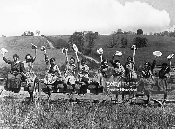 Newton Square Unit of the Women's Land Army under command of National Defense. Pennsylvania, 1918.