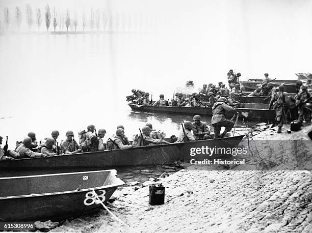 Rio Rin Ww2 Crossing The Rhine Photos and Premium High Res Pictures - Getty Images