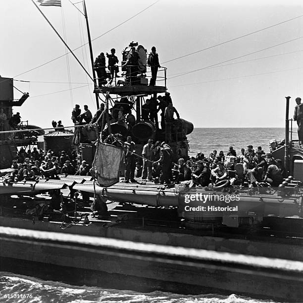 Destroyer picks up the crew of the aircraft carrier USS Yorktown, which was damaged by Japanese bombs and torpedoes during the Battle of Midway, June...