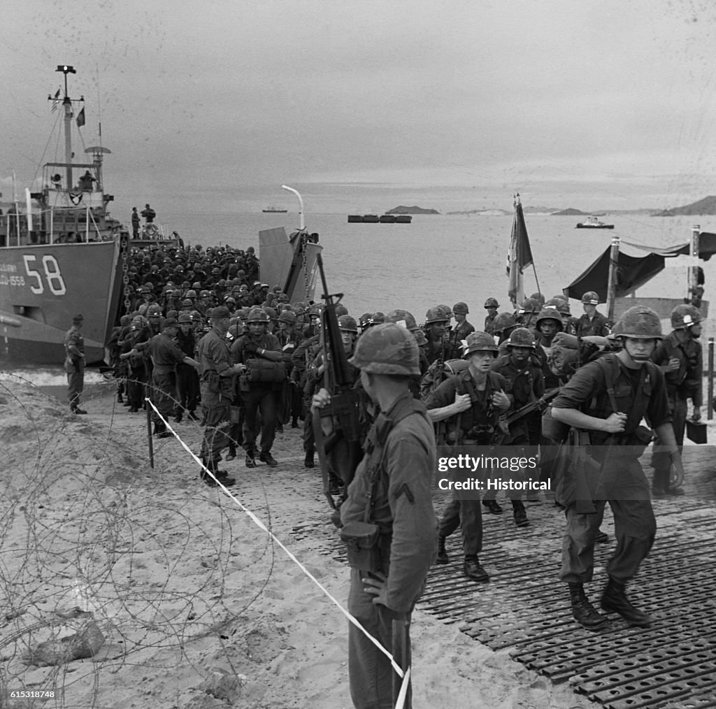 American Soldiers Land in Vietnam