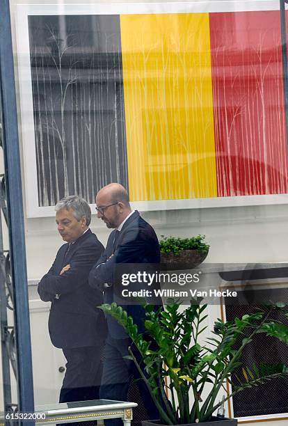 - Attentats de Bruxelles: le Premier Ministre Charles Michel et le Ministre des Affaires étrangères Didier Reynders rencontrent le Secrétaire d'Etat...