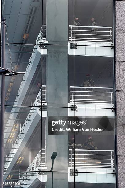 - Attentats de Bruxelles: visite du Secrétaire d'Etat des Etats-Unis John Kerry à l'aéroport de Brussels Airport - Aanslagen van Brussel: bezoek an...