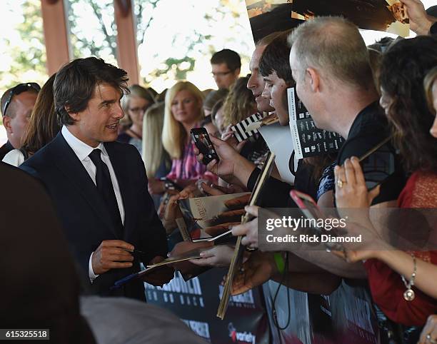 Tom Cruise meets fans at "Jack Reacher: Never Go Back" Variety - The Children's Charity Of Eastern Tennessee Benefit Screeningon October 17, 2016 in...