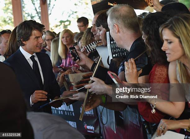 Tom Cruise meets fans at "Jack Reacher: Never Go Back" Variety - The Children's Charity Of Eastern Tennessee Benefit Screeningon October 17, 2016 in...