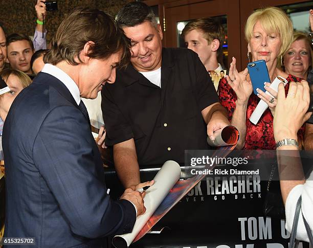 Tom Cruise meets fans at "Jack Reacher: Never Go Back" Variety - The Children's Charity Of Eastern Tennessee Benefit Screeningon October 17, 2016 in...