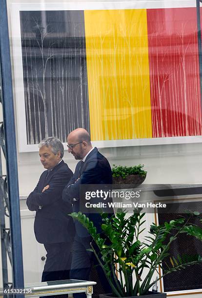 - Attentats de Bruxelles: le Premier Ministre Charles Michel et le Ministre des Affaires étrangères Didier Reynders rencontrent le Secrétaire d'Etat...