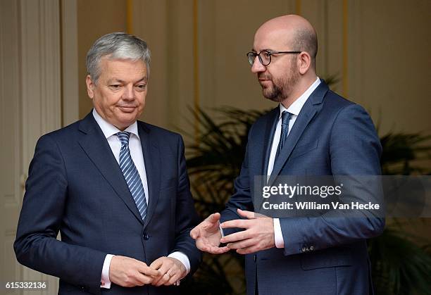 - Attentats de Bruxelles: le Premier Ministre Charles Michel et le Ministre des Affaires étrangères Didier Reynders rencontrent le Secrétaire d'Etat...