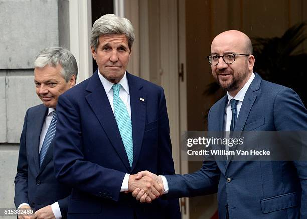 - Attentats de Bruxelles: le Premier Ministre Charles Michel et le Ministre des Affaires étrangères Didier Reynders rencontrent le Secrétaire d'Etat...