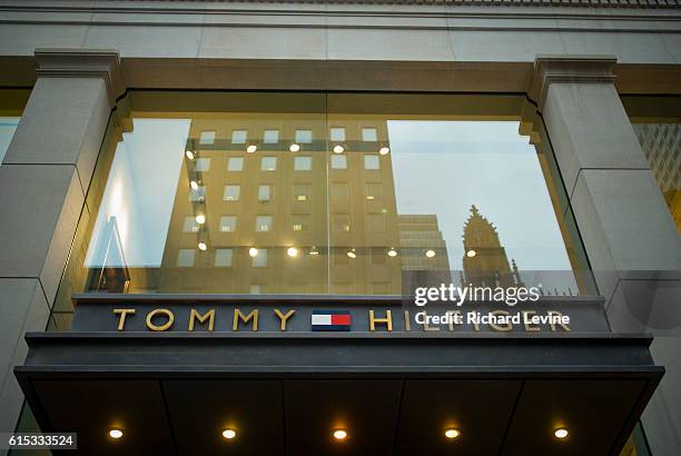 Tommy Hilfiger 5th Avenue Imagens e fotografias de stock - Getty Images
