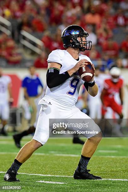 Tulsa Golden Hurricane quarterback Dane Evans looks to pass downfield during the Tulsa Golden Hurricanes at Houston Cougars game at TDECU Stadium,...