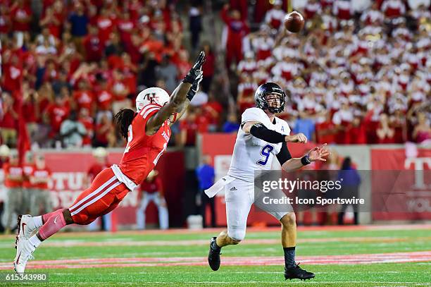 Tulsa Golden Hurricane quarterback Dane Evans gets a pass away as he feels the pressure from Houston Cougars linebacker D'Juan Hines during the Tulsa...