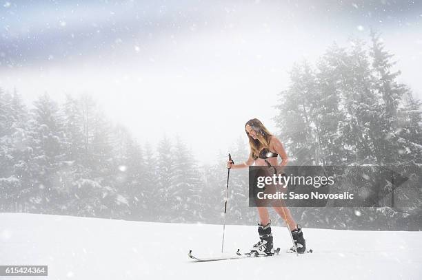 beautiful maternity portrait in winter - snow scene stock pictures, royalty-free photos & images