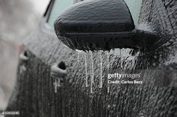 frozen car side-view mirror - winter weather stock-fotos und bilder