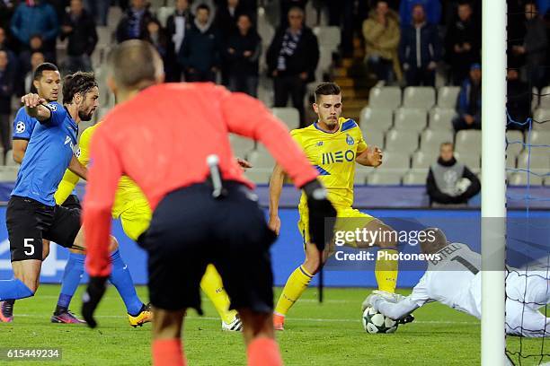 Ludovic Butelle goalkeeper of Club Brugge in action pictured during the UEFA Champions League Group G stage match between Club Brugge and FC Porto at...