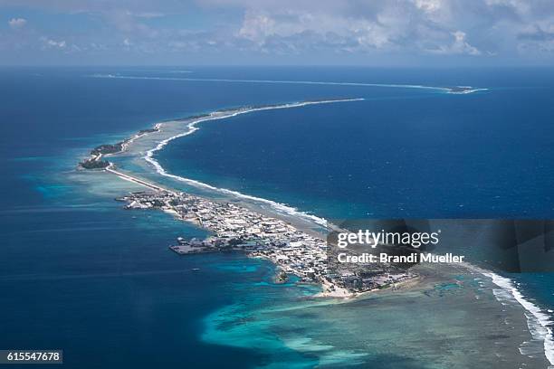 the islands and islets of kwajalein atoll, marshall islands - kwajalein photos et images de collection