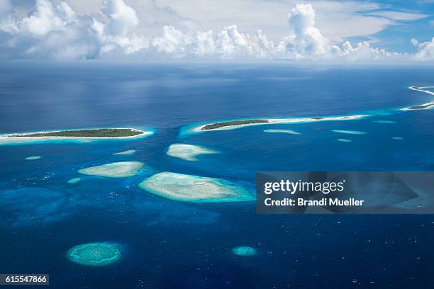 the islands and islets of kwajalein atoll, marshall islands - sea level 個照片及圖片檔